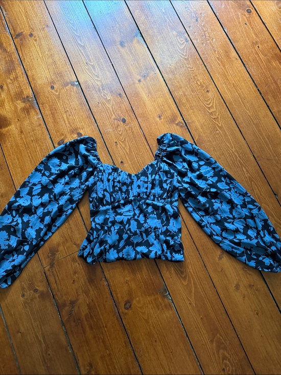 Abercrombie & Fitch Tops - Abercrombie & Fitch Black and Blue Floral Puff-Sleeve Blouse